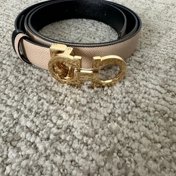 Elegant Tan Leather Belt with Gold Buckle display picture 3